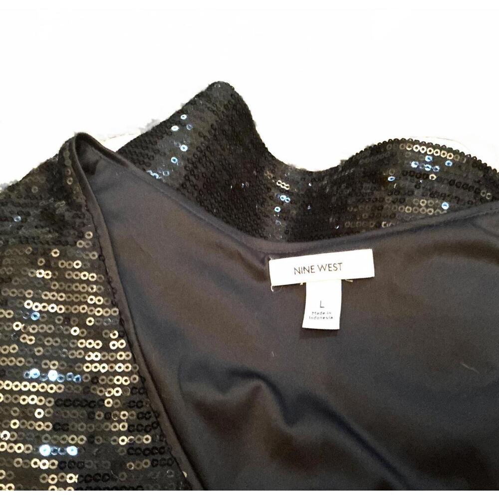 L Shimmering Sequin Top & Crystal Heart Earrings - Picture 3 of 4
